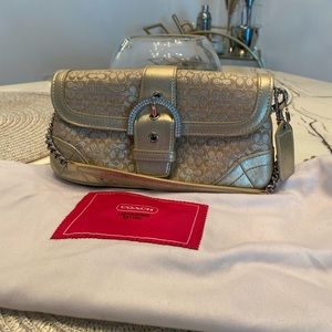 Vintage gold shoulder purse!